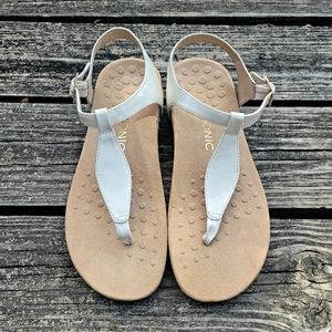 NWOT - Vionic Paden White Patent T-Strap Sandals - Size 9